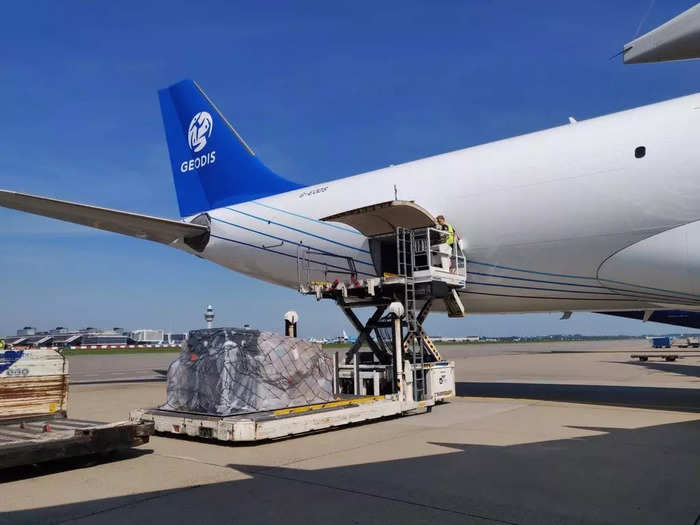 Meanwhile, the -300P2F can transport between 58 and 62 tonnes of cargo up to 4,200 miles, offering 20% more cargo volume and lower cost-per-tonne compared to other freighters of a similar range.