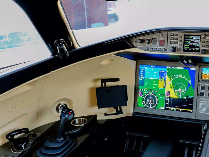 Global 7500 pilots for VistaJet told Insider in November that the ergonomic flight deck design promotes safety, reduces workload, and helps better manage flight duties.