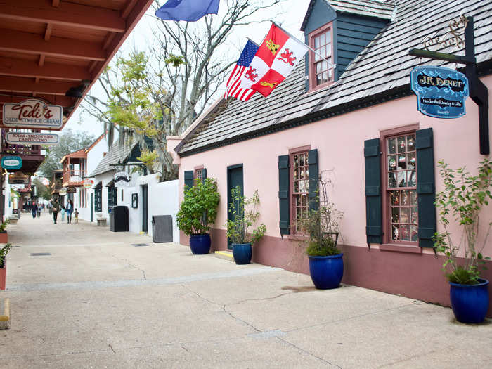 I enjoyed strolling along St. George Street, a pedestrian-only area brimming with interesting shops, restaurants, and courtyards.