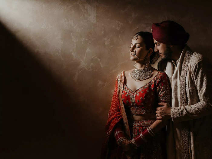 This photographer also captured a tender moment between a bride and her groom.