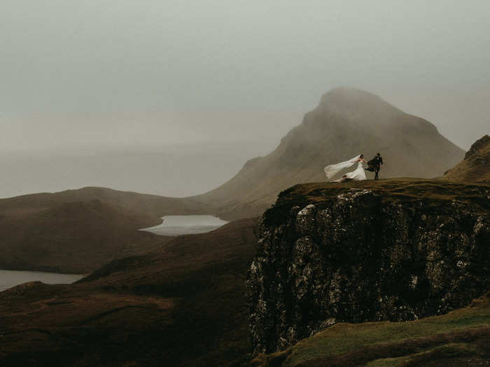 These newlyweds also took a post-wedding run, this time next to some misty cliffs.