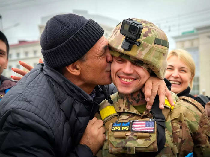 Ukraine has had some positive moments in the war, like the recapturing of the Kherson and Kharkiv regions, which led to this heartfelt moment between a civilian and a soldier.