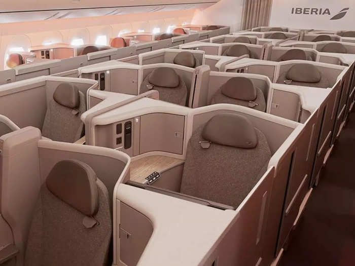 Moreover, the ambient lighting in all classes is tailored to six phases of the journey, including boarding, takeoff and landing, meals, relaxation, sleep, and wake-up.