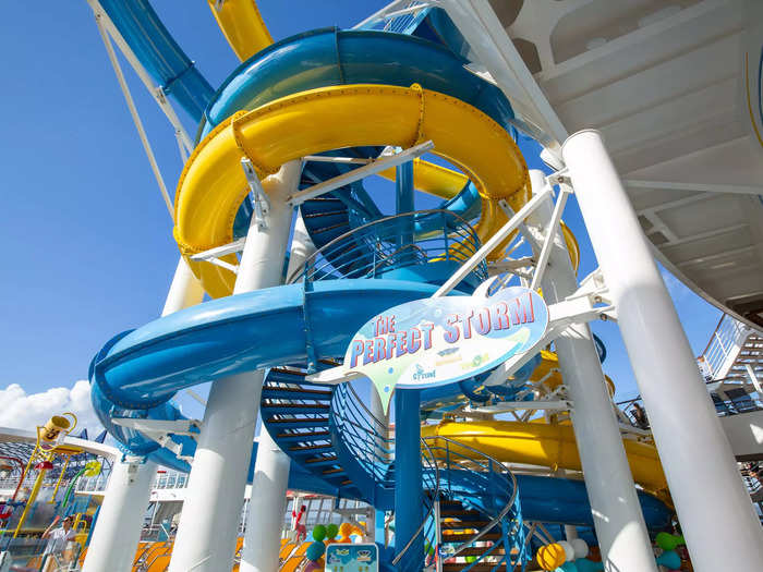 5. This outdoor deck also has three water slides, including two for racing.