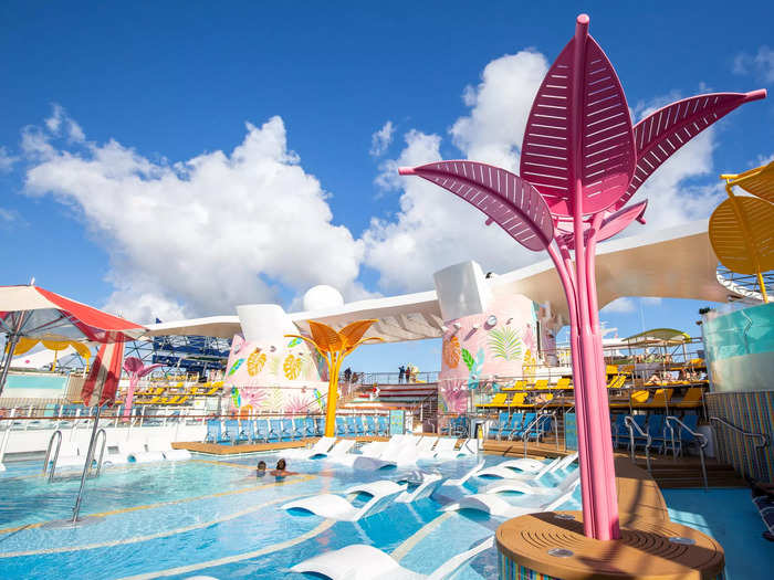 4. There is a water playground and rows of pools and hot tubs scattered throughout the pool deck, giving guests a colorful place to relax and play under the sun.