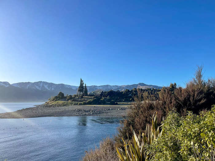 To get there, I drove about an hour northeast of Queenstown and passed impressive mountains covered in snow and freezing lakes.