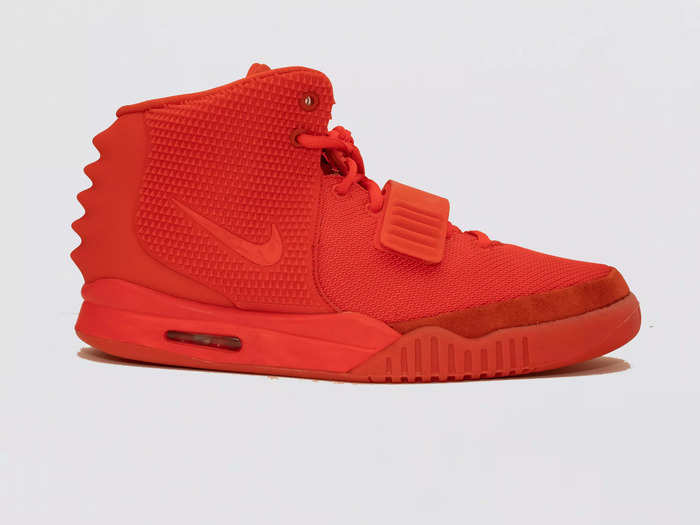 Nike Yeezy "Red October"