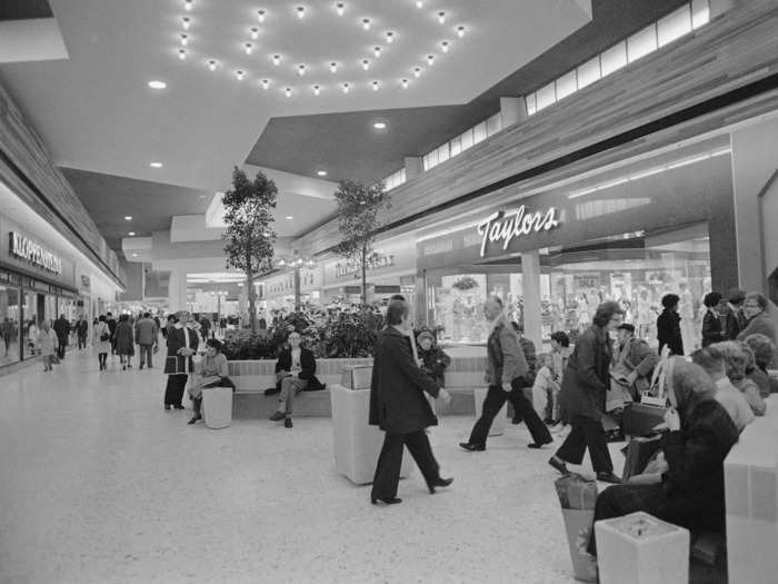 By 1960, there were 4,500 large shopping complexes in the US, meaning an average of at least three new shopping centers had opened every day since 1956.