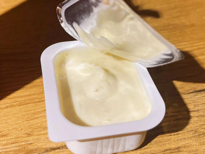 The creamy deluxe sauce tasted identical to plain mayonnaise to me.