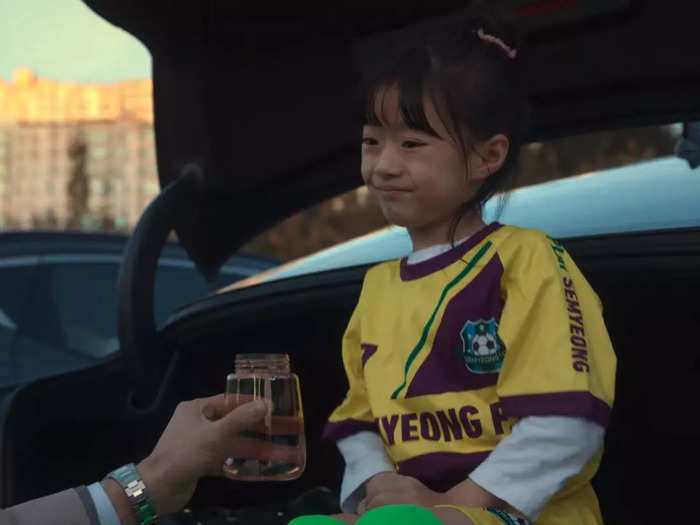 In episode 7, Do-yeong compares Ye-sol to Korean soccer player Son Heung-min.