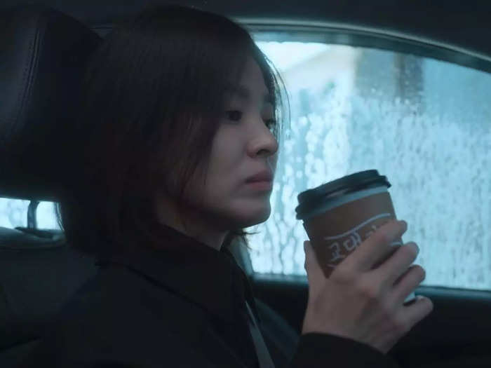 In episode 3, Dong-eun gets coffee from the same café where she and Yeo-jeong got drinks from when they played Go together.