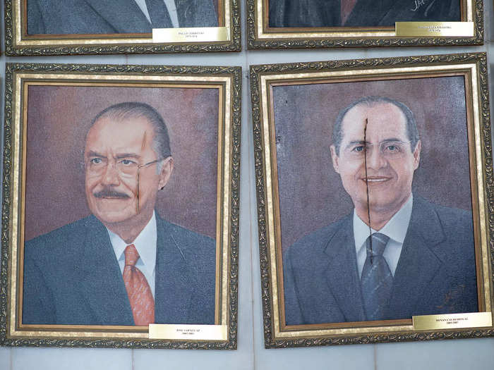 Aside from the damage to the building and furniture, demonstrators also vandalized artworks inside the capital buildings, including portraits of former Senate Presidents José Sarney and Renan Calheiros.