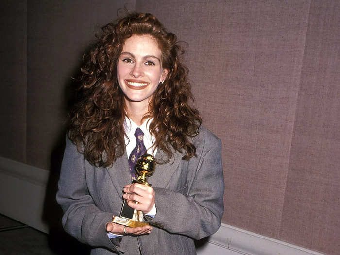 January 1990: Julia Roberts attended her first Golden Globe Awards ceremony in an oversized suit.