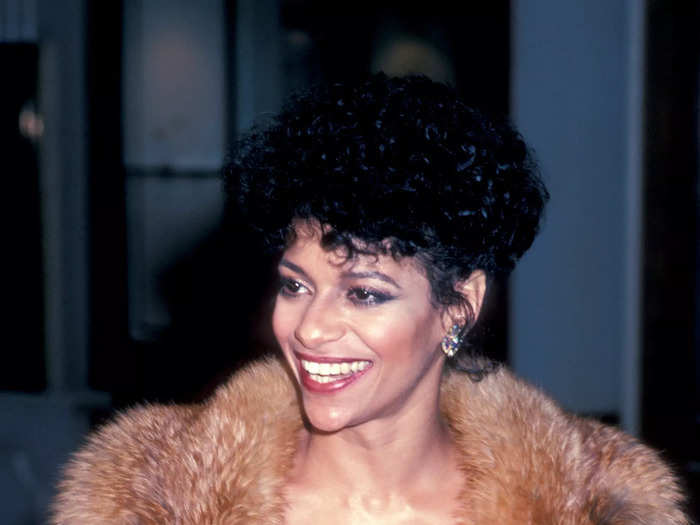 January 1983: During the 40th annual Golden Globe Awards, Debbie Allen walked the red carpet in a bold ensemble.