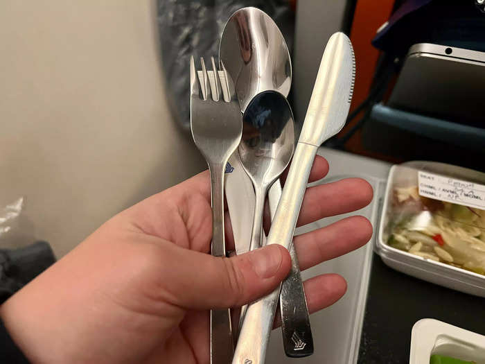 Throughout the meal, the flight attendants were prompt with their service, regularly collecting trash and refilling cups.