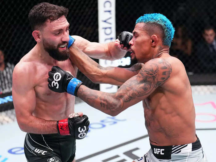 Fast-rising MMA prospect Javid Basharat maintained his unbeaten streak with a win over Mateus Mendonca, advancing his pro record to 14 wins (five knockouts, six submissions, and three decisions).