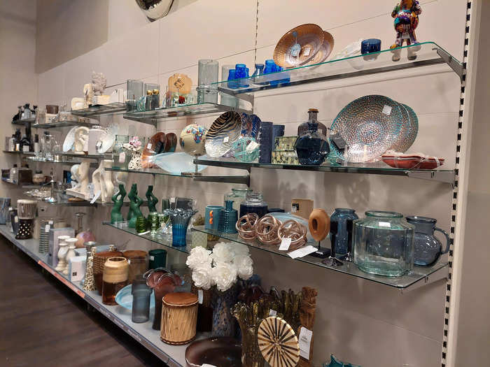 The store had an extensive homeware section – a bit of a surprise because it was located just yards from a Homesense store, which is owned by the same parent company and focuses solely on interiors. Some of the displays were very attractive ...