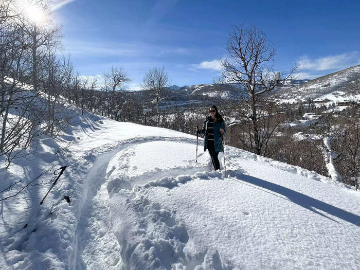 Determined to get out into the snow in a safe way, I decided to try snowshoeing.