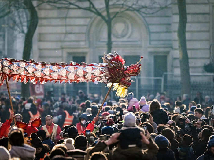 In London, UK, people gathered in the city center to watch a parade that featured a traditional dragon dance.