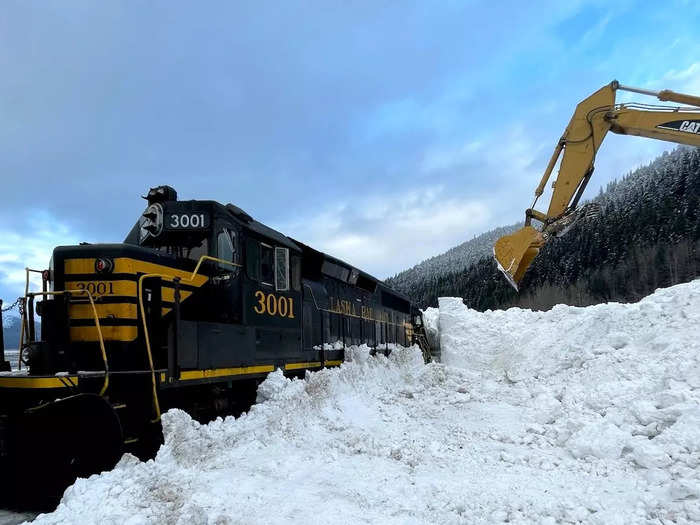 Heavy snowfall can make crossing Alaska during winter quite a feat, even for trains. In January, an avalanche caused the derailment of two locomotives of a freight train. It took more than two days for the railroad