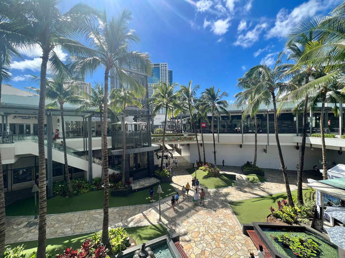 Located in the heart of Honolulu, this shopping center has 2.4 million square feet of retail space.