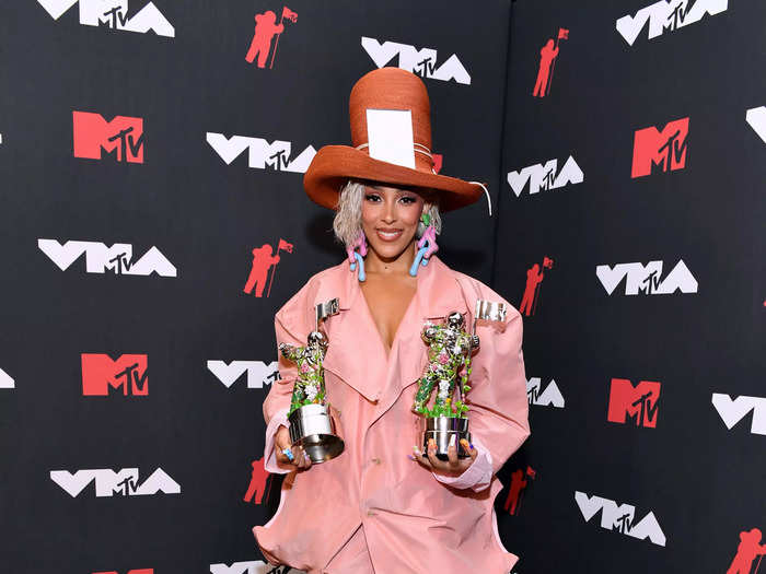 At the same event, Doja Cat wore pastel-colored claw boots and a tall Derby bowler hat.