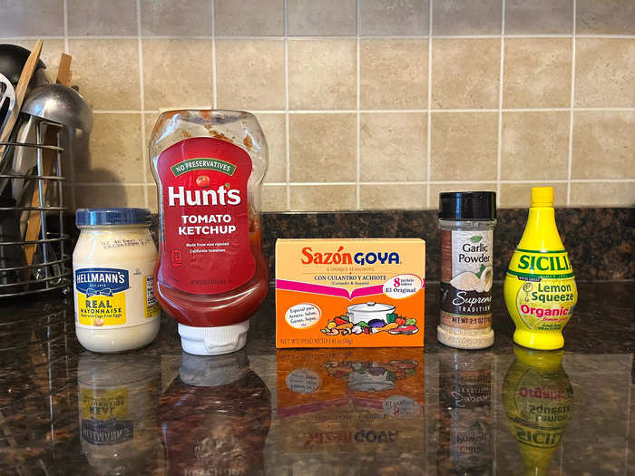 I started with the main ingredients — mayo and ketchup — and chose seasonings based on personal preference.