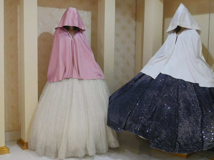 Shop owners now use various materials to cover the faces of mannequins: lace, cloaks, and even black plastic bags.