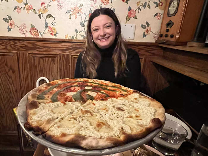 For the main event, we went with a 14-inch half-and-half pie, this time with the tie-dye pizza and the Bianca pizza.