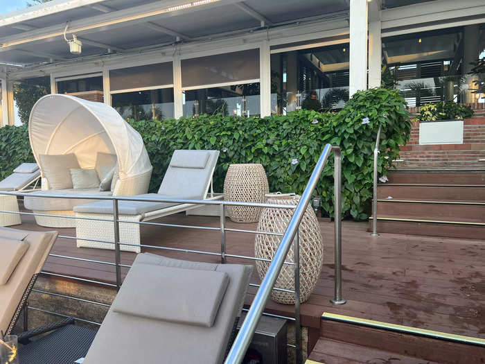 For tourists looking to enjoy the pool, it is unfortunately only reserved for hotel guests. In fact, most of the SkyPark area can only be accessed by those with an active room key.