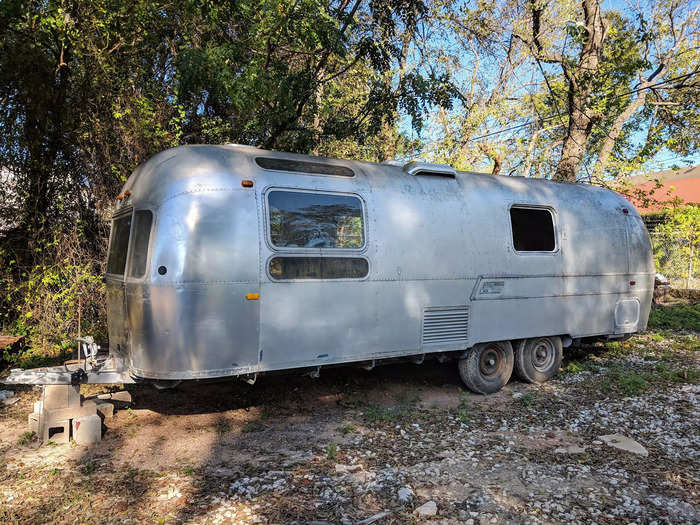 But when Ballard laid eyes on a decades-old Airstream on Craigslist, she decided that she had to have it. The floor plans went out the window.