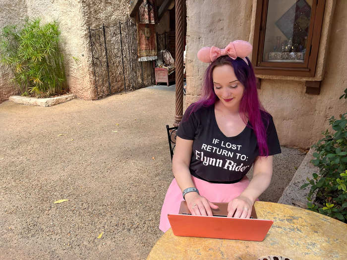 Since I knew the Morocco pavilion would be fairly quiet, I headed over there to answer some emails.