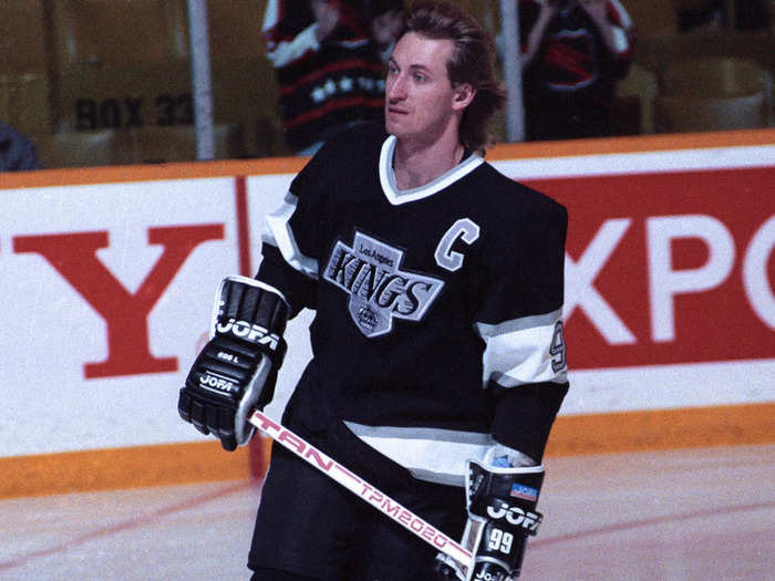 Anderson revealed she was living at Wayne Gretzky