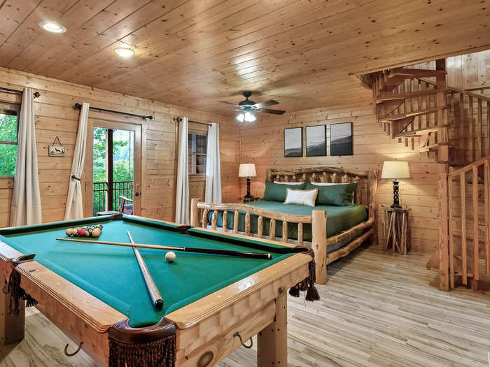 Unplug in this quaint cabin with a pool table in Tennessee