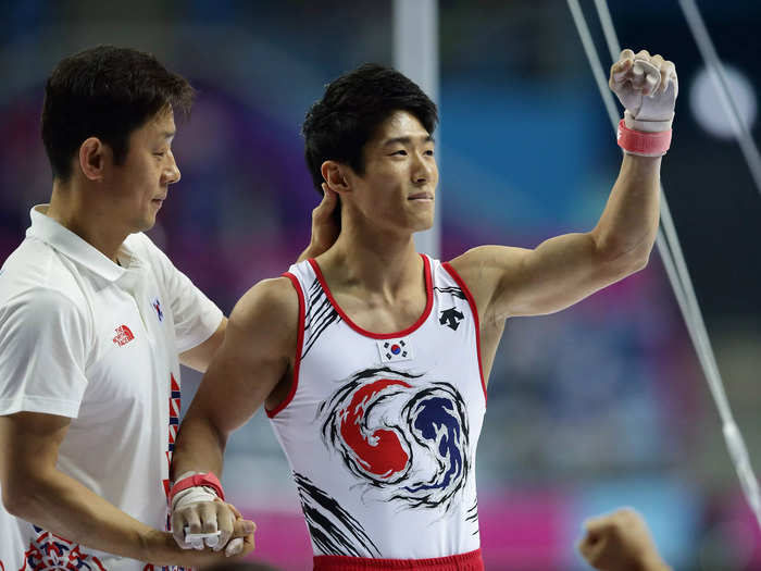 Olympic gold medalist Yang Hak-seon’s endearing personality lightens the mood of the fierce competition arena.