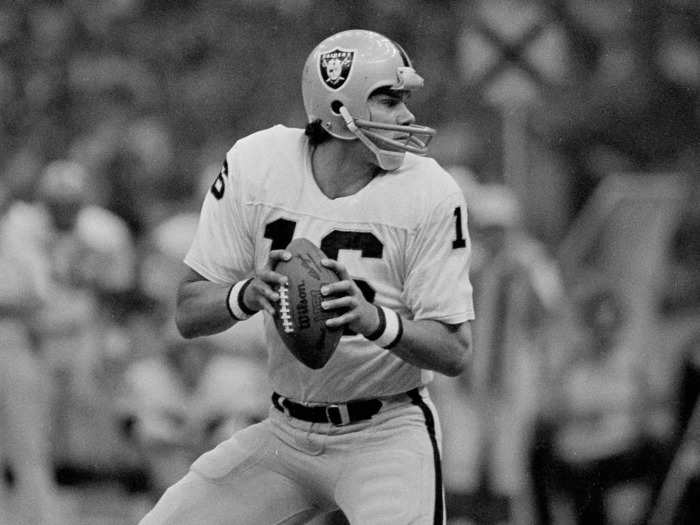 Jim Plunkett (2-0)