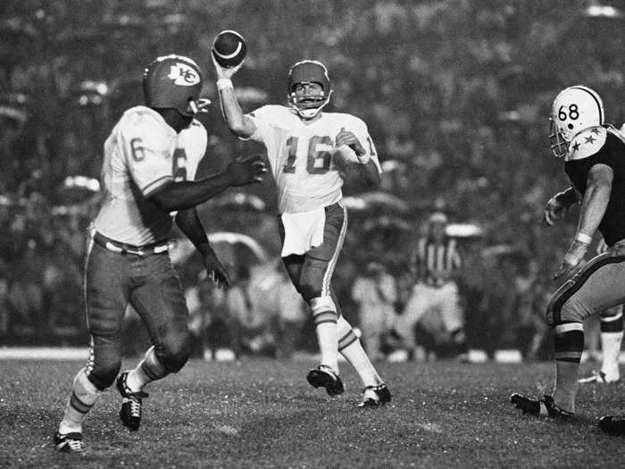 Len Dawson (1-1)