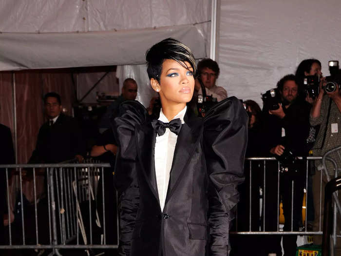 Her puffy sleeves rocked the fashion world at the Met Gala in May 2009, where they celebrated "The Model As Muse: Embodying Fashion."