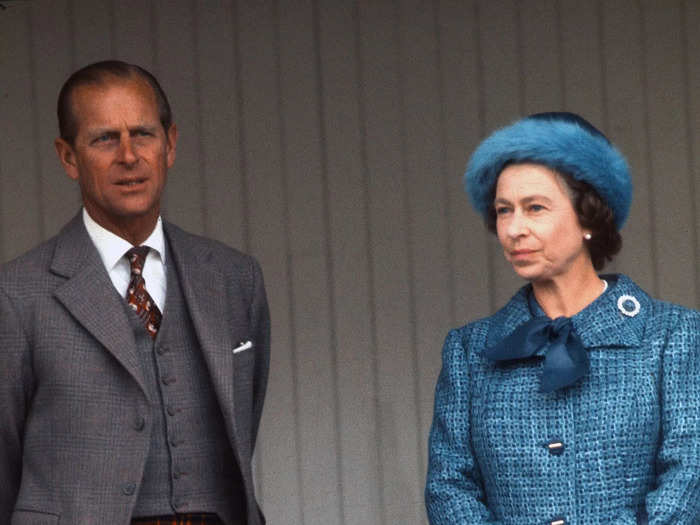 For the same event in 1975, the monarch donned a full look in a richer shade of blue.