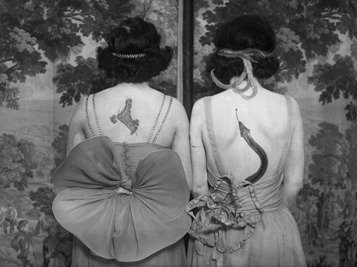 In the early 20th century, black tattoos were the dominant trend. The tattoos were often of graphic images with bold lining.