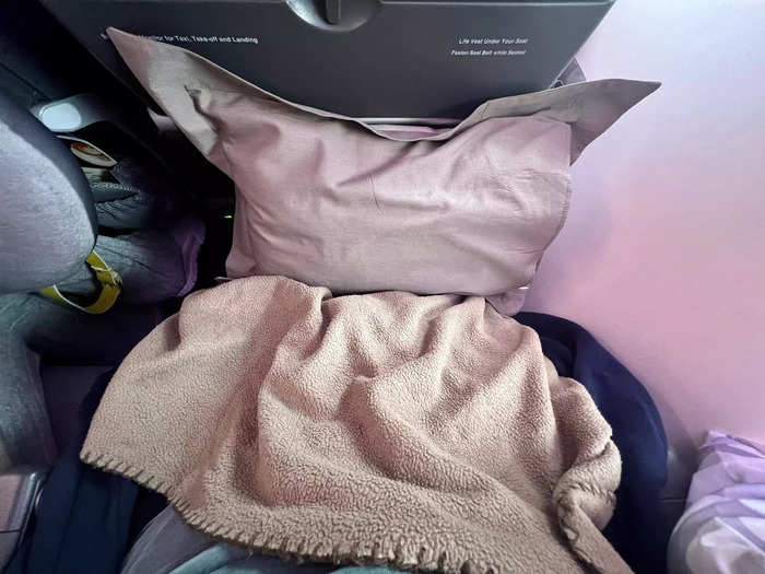 Nevertheless, waiting for me at my economy seat was a thick pillow and soft blanket. The pillow even came with a proper cloth pillowcase, and the blanket was big and thick enough to keep my entire body warm.