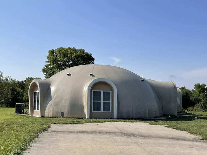 A twin-dome house, out in the fields of Missouri, is on the market for $348,42. It looks like it belongs to the future — or in outer space.