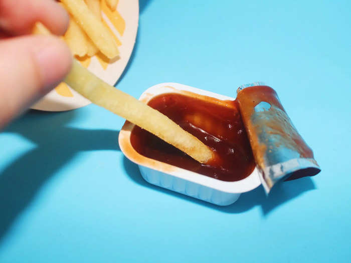 I dipped the fries in the barbecue sauce.