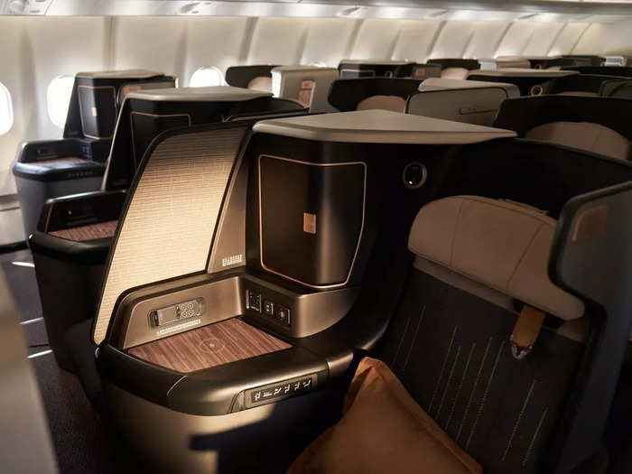 But, the true luxury lies at the front of the jet in business class. The 30 Skylounge Core seats are made by French manufacturer Safran and are also seen on carriers like Taiwan-based Starlux.