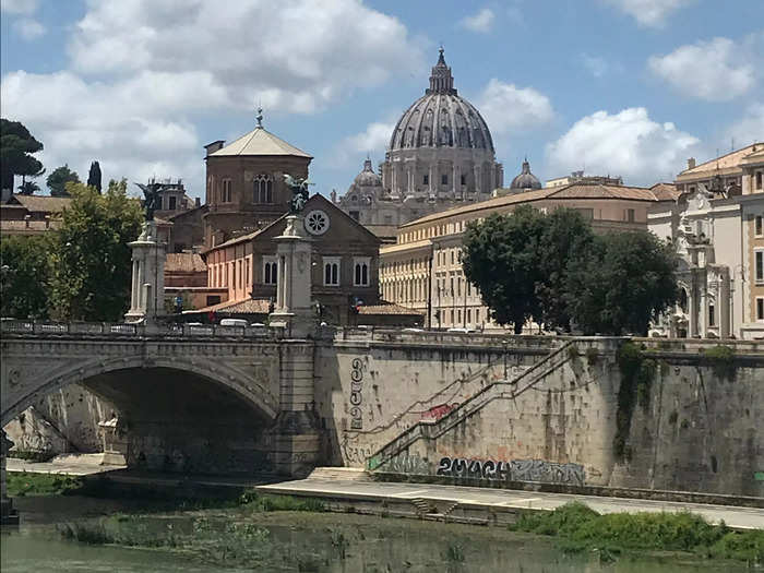 When visiting churches, tourists shouldn