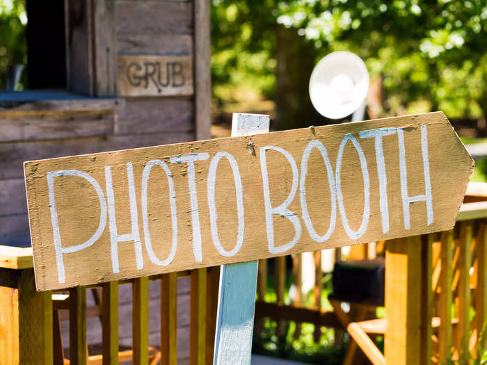 On the other hand, couples will opt for more black-and-white photo booths and 360-degree video booths.