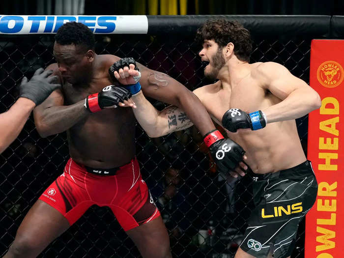 Then came one of the best moments from the night as Philipe Lins annihilated Ovince Saint Preux with ease.