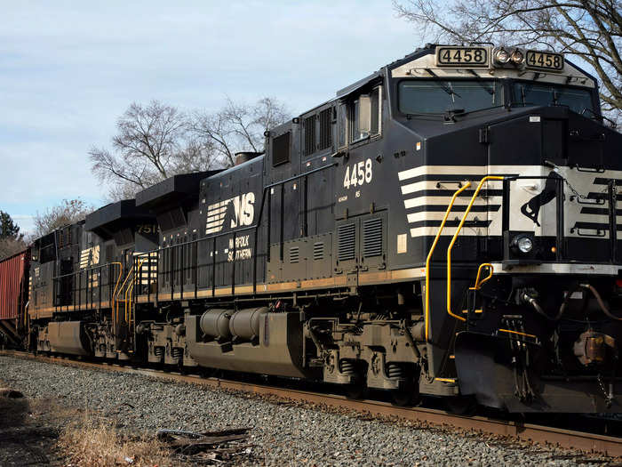 The derailed train belonged to Norfolk Southern Railway, and held about 150 cars.