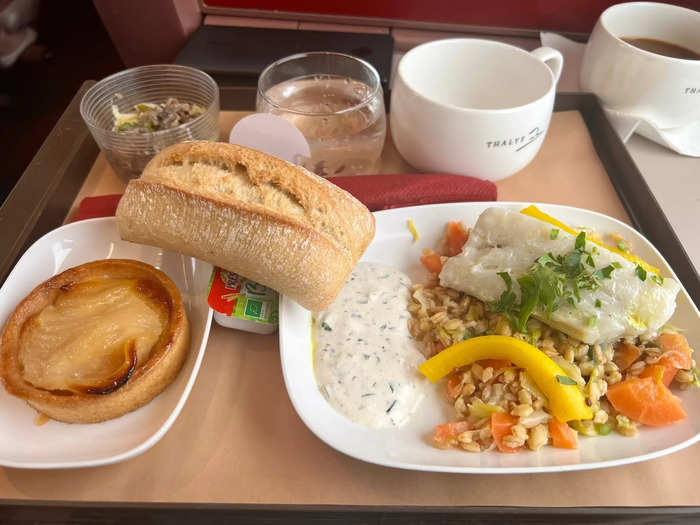 About an hour before arriving in Paris, we were served a second meal — fish with veggies or a rice dish. I chose the fish, and this time was only able to try the one.