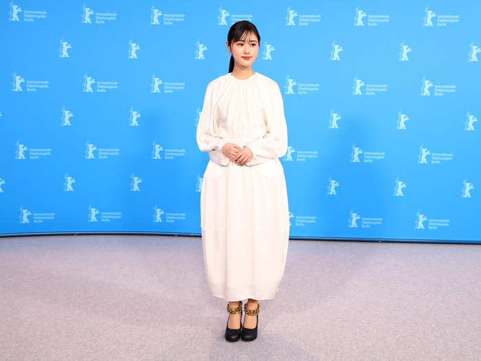 Nanoka Hara wore an elegant white dress to the "Suzume" photo-call.